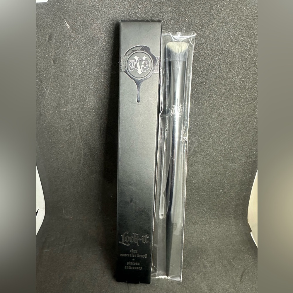 🆕 KVD Lock-It edge concealer brush #40 ✨new in box unused✨